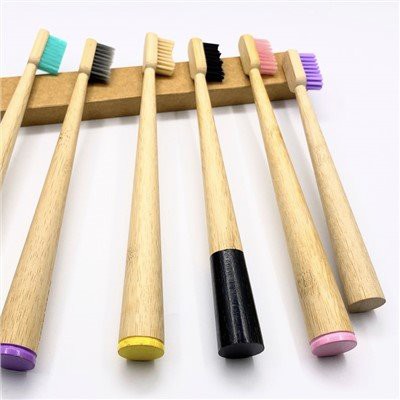 แปรงสีฟันไม้ไผ่ทำมือเป็นมิตรกับสิ่งแวดล้อม